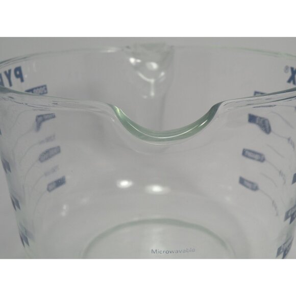 PYREX RARE Blue Vintage all capitol 2 Quart / 8 Cup Glass Measuring Cup With Han - Picture 12 of 15